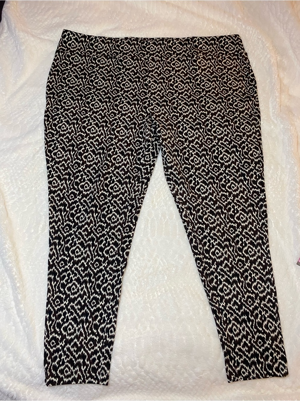 Terra & Sky Women’s 4X Black White High-Rise Printed Leggings NWT